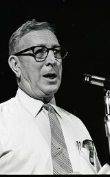 John Wooden, who coached UCLA to ten national titles, addresses Campbell University Basketball Camp from the podium.