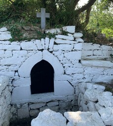 Presumably a place of pilgrimage and is said to provide relief for eye ailments for those who give offerings.