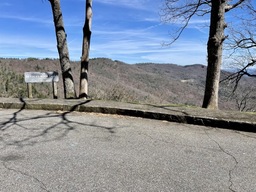 Besteys Rock Falls Overlook is located at milepost 267.8 and sits at an elevation of 3,400 feet. It has one picnic table. 