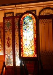 The windows on the upper levels had a spider-web tracery, a popular design then. quoted from - https://en.wikipedia.org/wiki/Winchester_Mystery_House